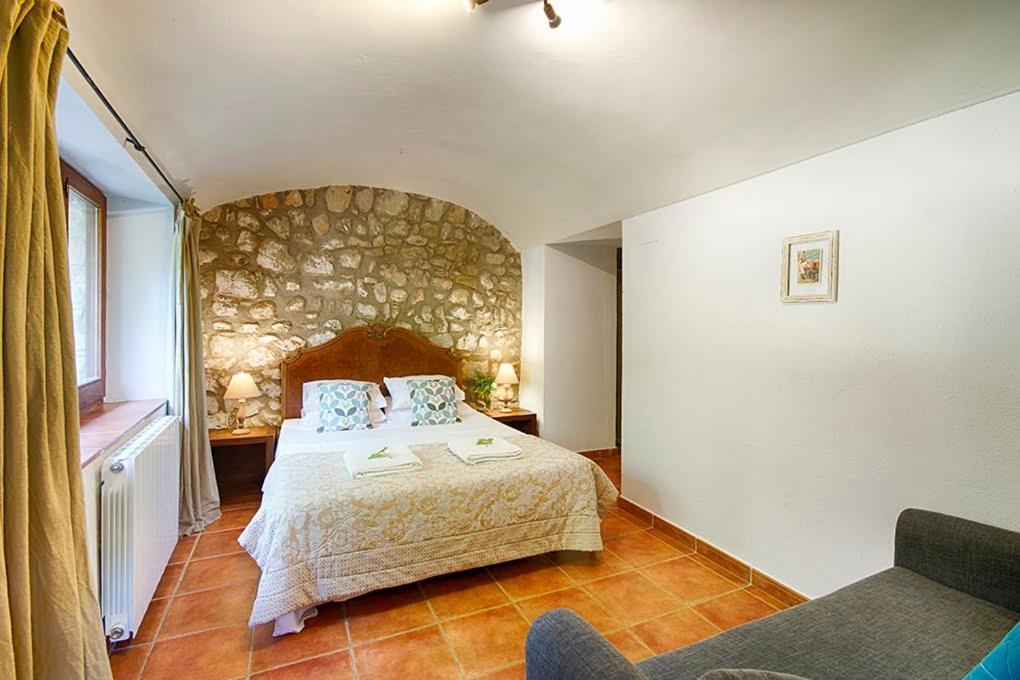 Can Cruanyes Sales de Llierca ภายนอก รูปภาพ
